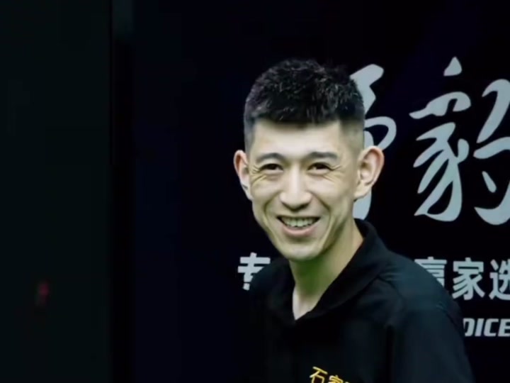 但他表现出 但他表现出