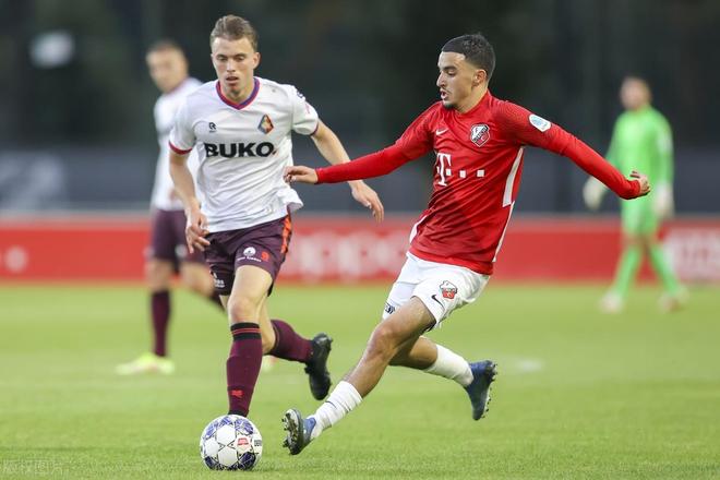 等热词背后 等热词背后